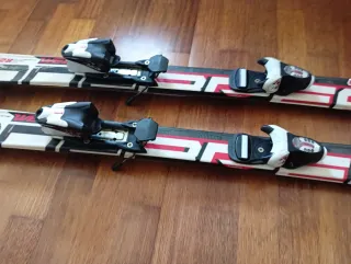 Esquís infantiles 128cm y bastones