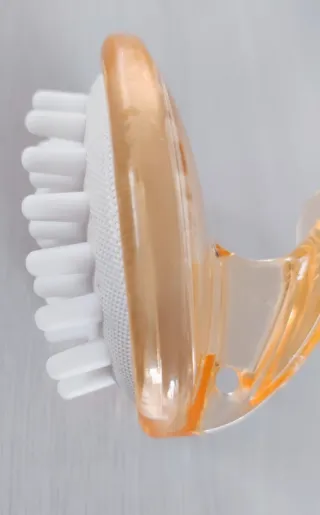 Masajeador Corporal y Cabello Naranja/Blanco