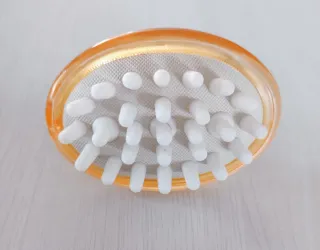 Masajeador Corporal y Cabello Naranja/Blanco