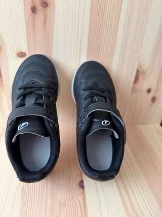 Zapatillas fútbol niño negras talla 27