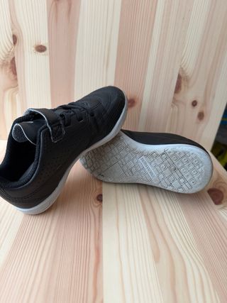 Zapatillas fútbol niño negras talla 27
