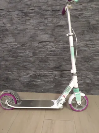 Patinete Oxelo blanco y morado