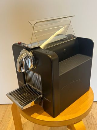 Macchina Caffè Nespresso DeLonghi con scaldatazze
