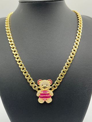 GARGANTILLA BARBADA OSO FUCSIA, Hueca. Oro 18k.