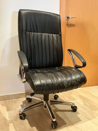 Silla de oficina negra
