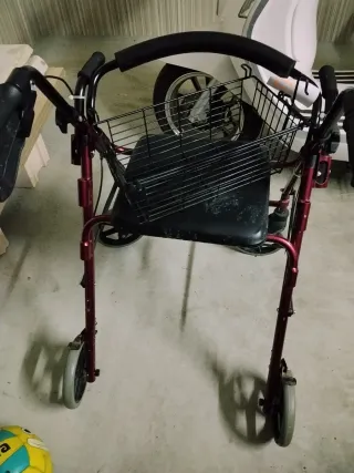 Andador con cesta, freno y silla