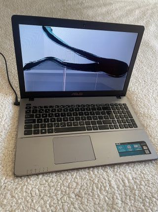 Portátil ASUS F550C para piezas