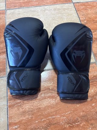 Guantes y espinilleras boxeo Venum Fighting