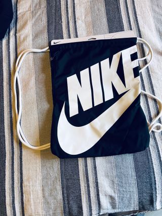 Sacca sportiva Nike nera con logo bianco