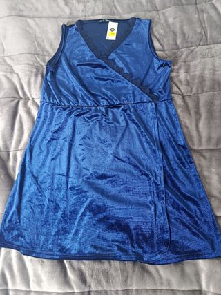Vestido azul de terciopelo talla XXL.