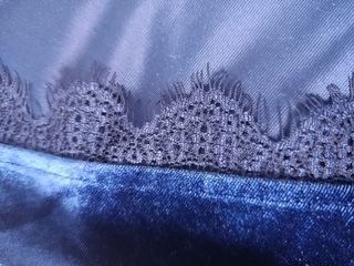 Vestido azul de terciopelo talla XXL.