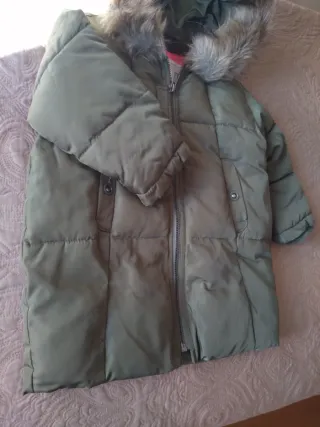 Abrigo unisex capucha Zara Talla 2/3. 98cm.