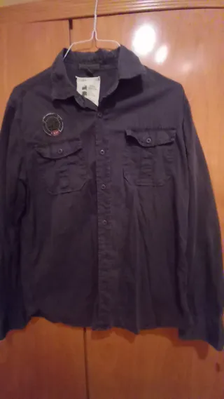 Camisa Napapijri Morada y Gafas de Sol