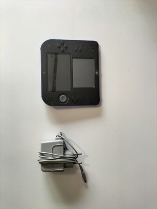 Nintendo 2DS Negra-Azul + Cargador