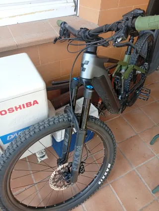 Bicicleta Cube Híbrida 140