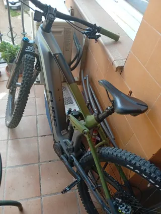 Bicicleta Cube Híbrida 140
