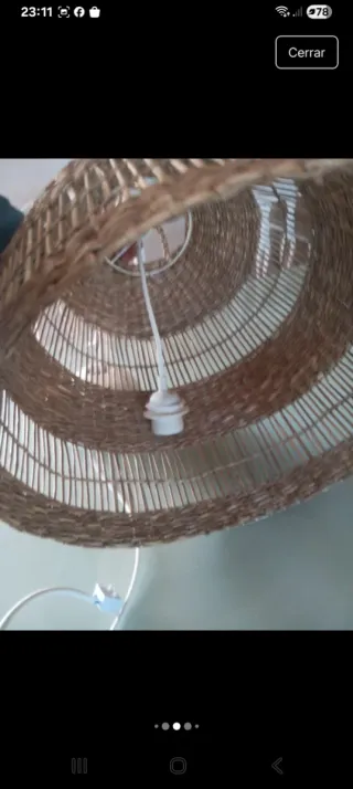 Lámpara de mimbre estilo cesto