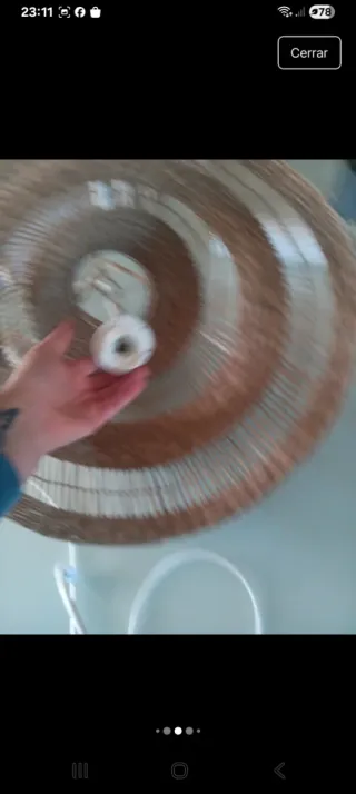 Lámpara de mimbre estilo cesto