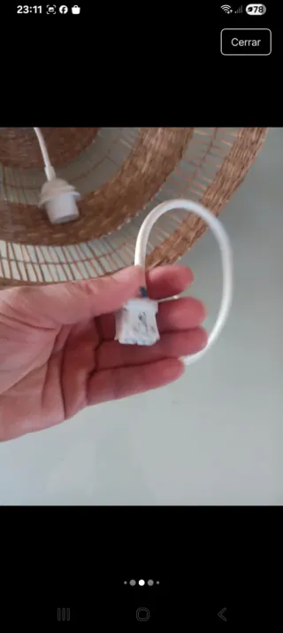 Lámpara de mimbre estilo cesto