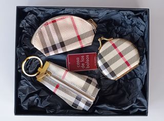 Estuche, monedero y llavero a cuadros