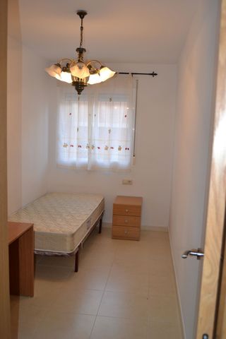 SE ALQUILA HABITACION