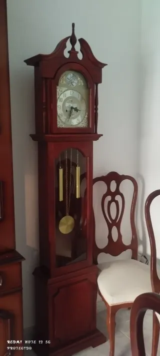 Reloj de pie antiguo madera