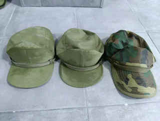 Gorras militares verdes y camuflaje