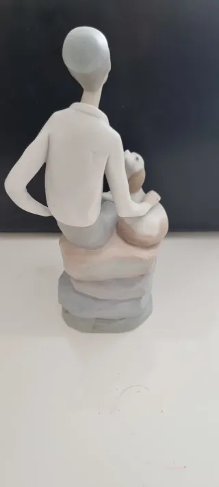 Figura Lladro Chico con Perro