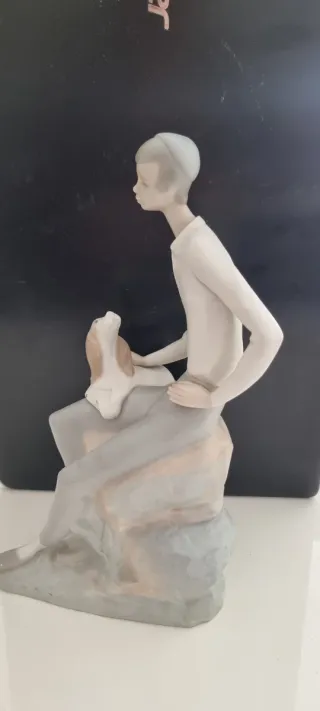 Figura Lladro Chico con Perro
