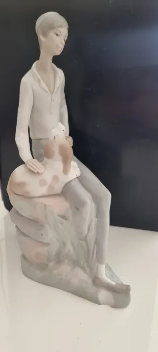 Figura Lladro Chico con Perro