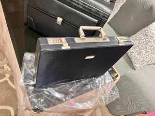 Maleta piloto cuero y maletín seguridad A ESTRENAR