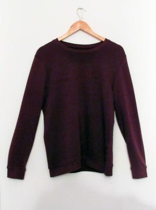 Jersey morado con texto bordado