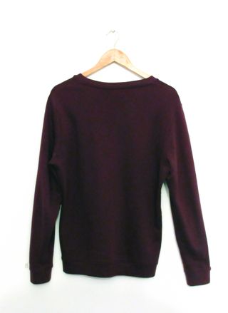 Jersey morado con texto bordado