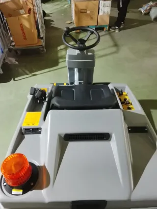 Barredora industrial a batería SW R 6000 BT nueva.