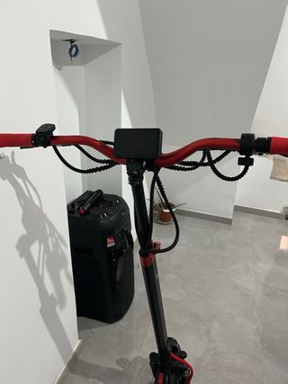 Patín Eléctrico rojo