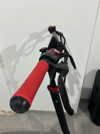 Patín Eléctrico rojo