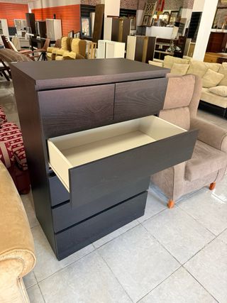 cómoda  oscura