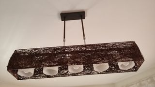 Dos lámparas de hilo entrelazado