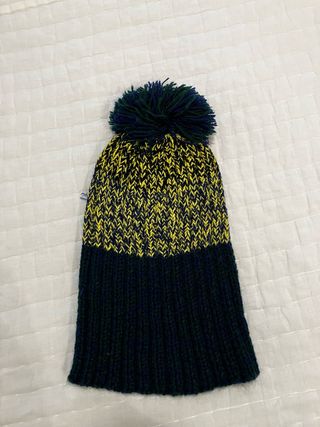 Gorro de lana con pompón