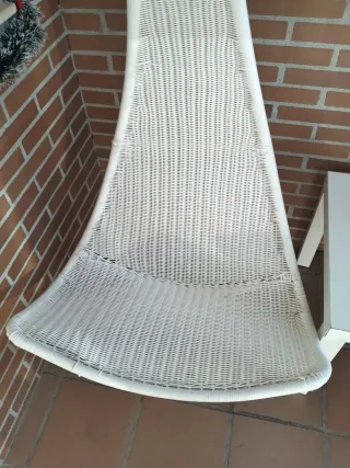 Bellissima sedia sospesa in vimini