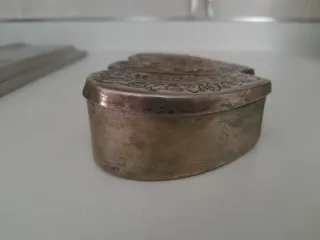 Scatolina vintage a forma di cuore