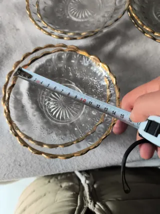 Piatti di vetro antichi con bordo dorato