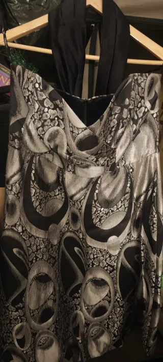 Vestido fiesta corto gris y negro