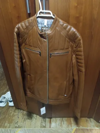 Chaqueta de cuero marrón