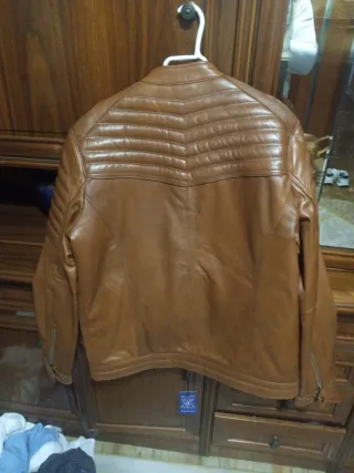 Chaqueta de cuero marrón