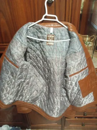 Chaqueta de cuero marrón