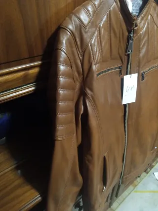 Chaqueta de cuero marrón