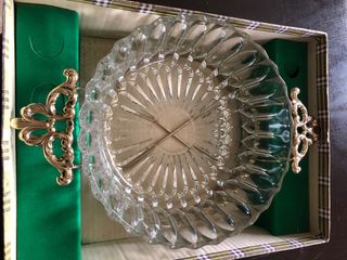 Insalatiera in vetro con manici dorati