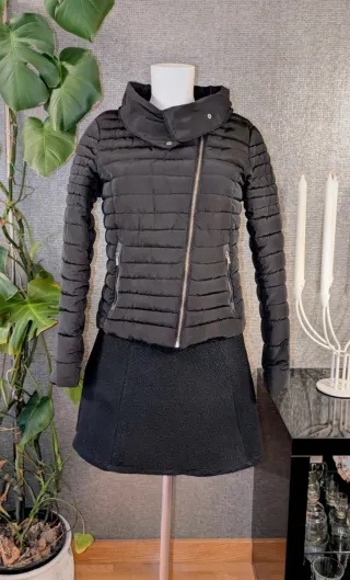 Cazadora acolchada negra