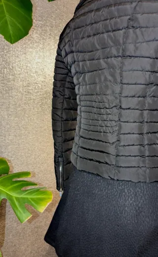 Cazadora acolchada negra